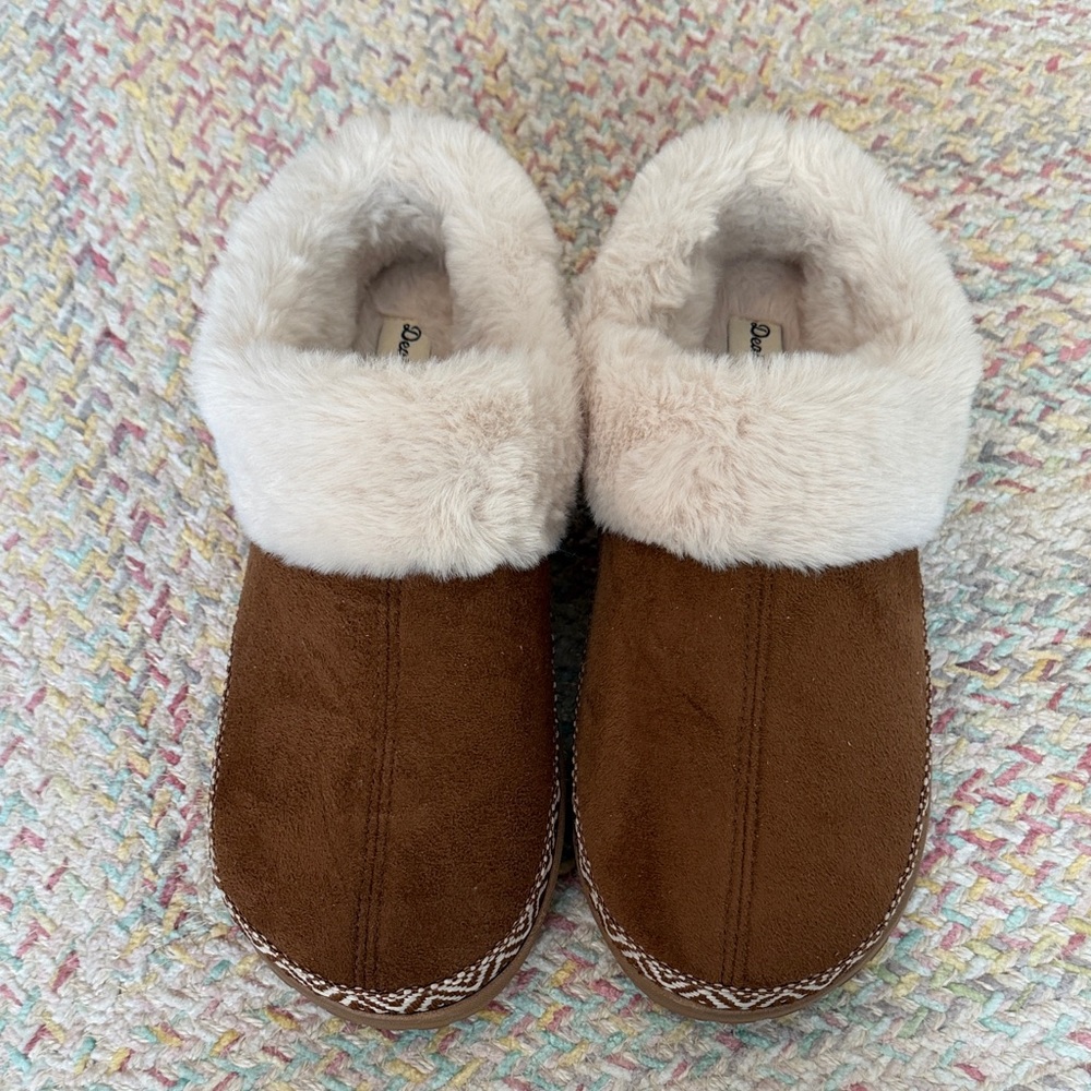 Brown Faux Fur Dearfoams Lined women's Slippers size US 9-10 (Large)